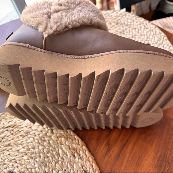 UGG Tan Shearling Winter Boots - Picture 7 of 8